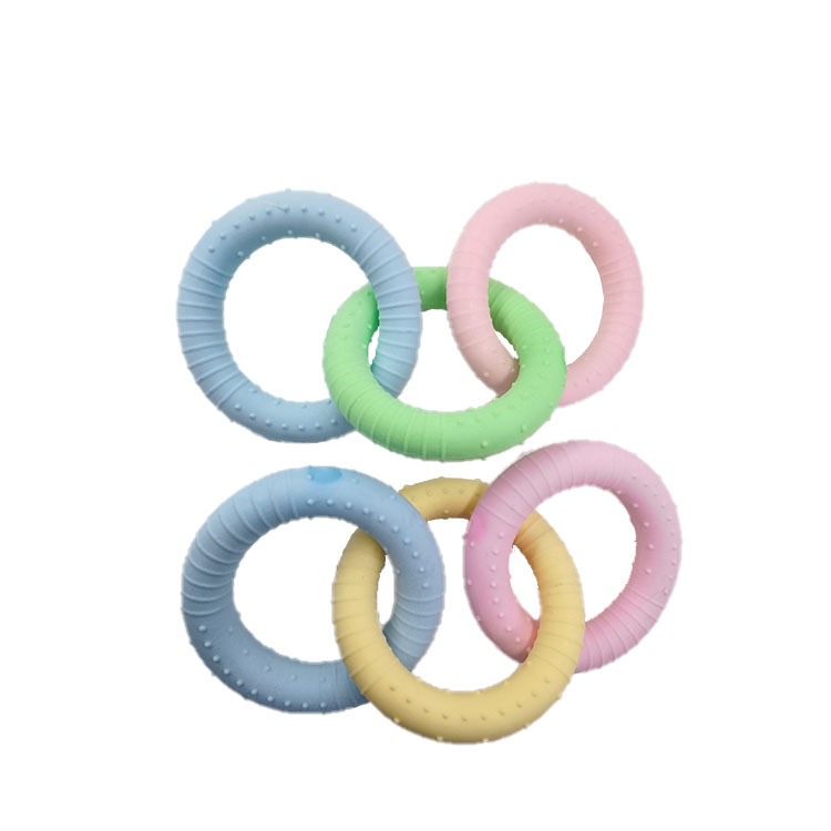Macaron color mascota juguete TPR tres cadenas leche sabor espuma círculo perro molar mordedura de juguete de entrenamiento