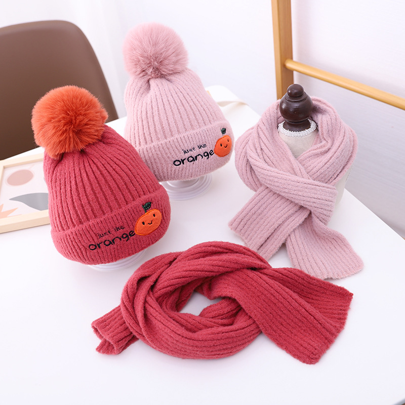 秋冬兒童卡通字母刺繡加絨毛線帽男童女毛球針織帽圍巾兩件套批發