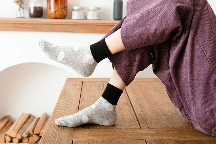 Calcetines de algodón de lunares para mujer de otoño e invierno. NSFN9378