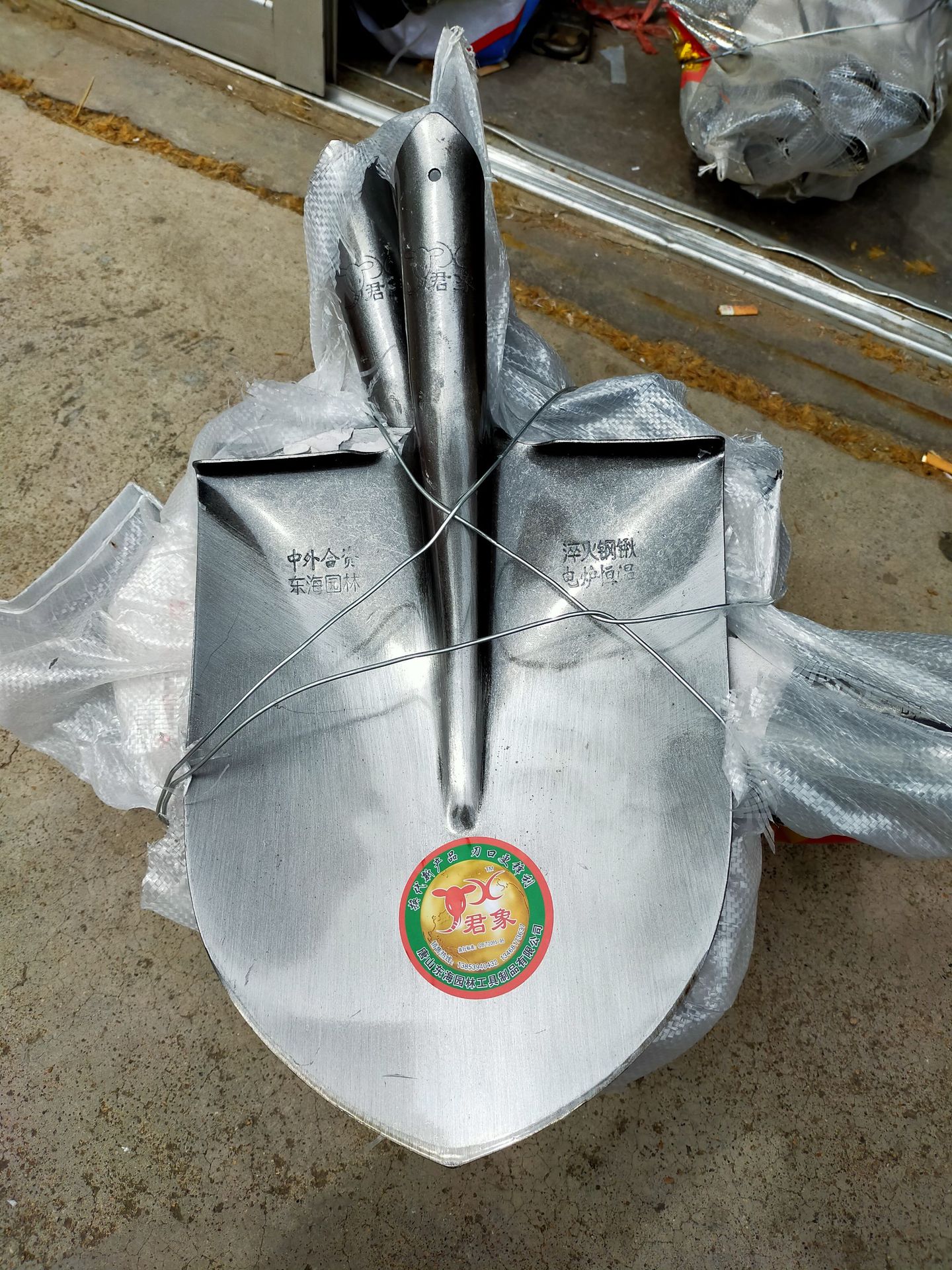 抛光尖锹 圆头铁锨头 铁锹头 铲头 钢锹淬火铁铲头钢铲铁铲