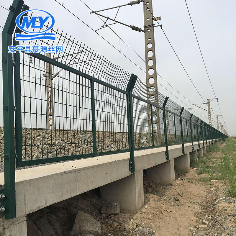 厂家制作铁路框架护栏网 铁路防护栏 3*5镀锌丝耙子网网