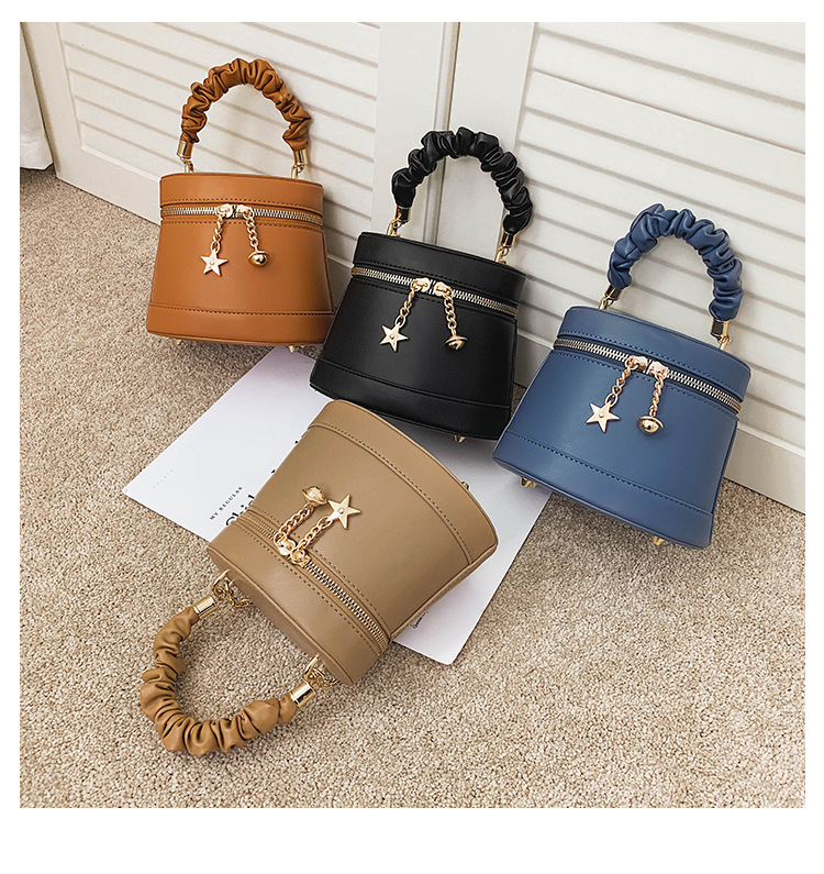 Korean Chain Messenger Fashion Handbag display picture 8