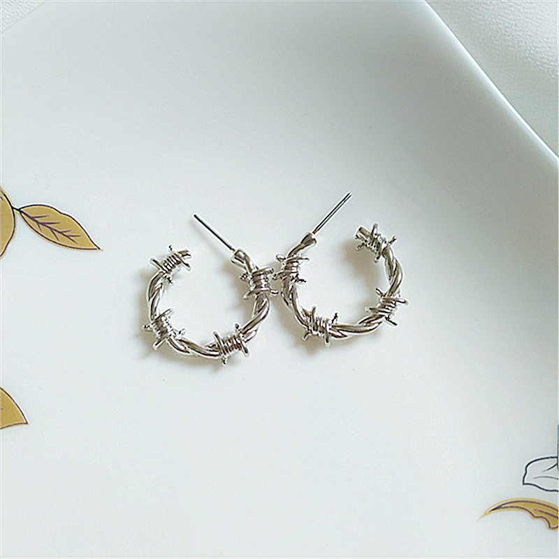 13g Weight Alloy Ear Needle Material Ear Studs Classification 1 Pair Quantity Daily Occasion Alloy Material Geometric Pattern Women'S Gender Plating Design Retro Style 1 Pair Retro Geometric Alloy Plating Women's Ear Studs 8