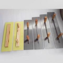 木の柄の大きい泥を塗る板は泥を塗る刀の平を拭きます。
