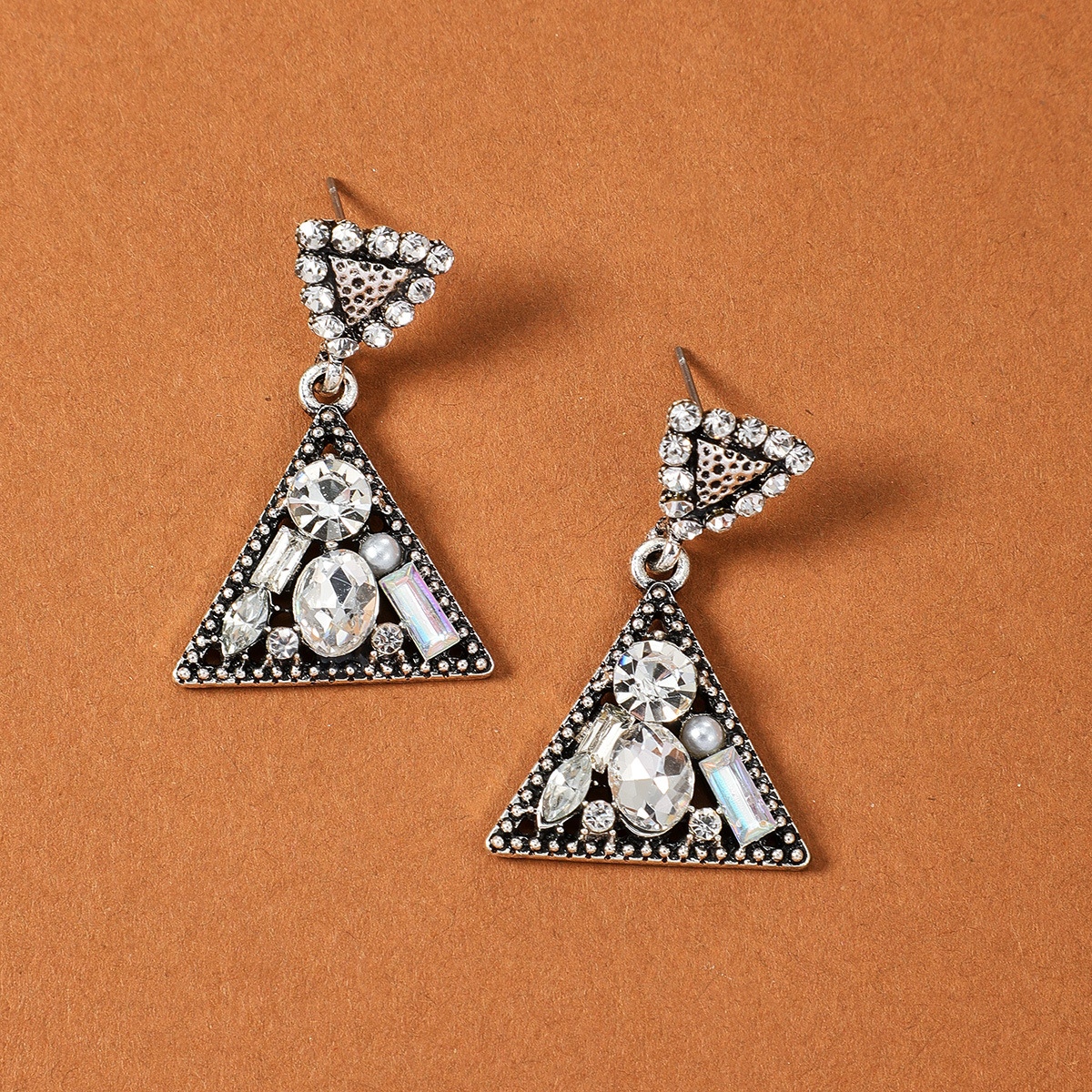 Mode Style Personnalité Alliage Strass Diamant Imitation Boucles D'oreilles Perle Rétro Cercle Araignée Incrusté Boucles D'oreilles Diamant Gros Nihaojewelry display picture 5