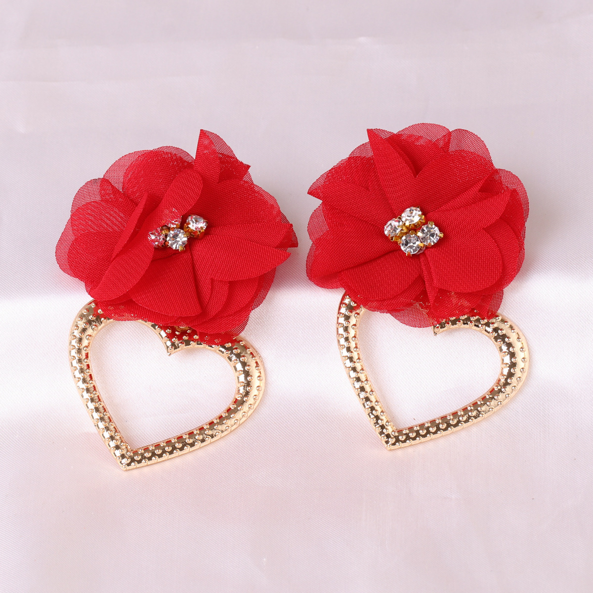 Pendientes Exagerados De La Flor De Las Mujeres De La Marca De La Aleación En Forma De Corazón De La Moda display picture 2