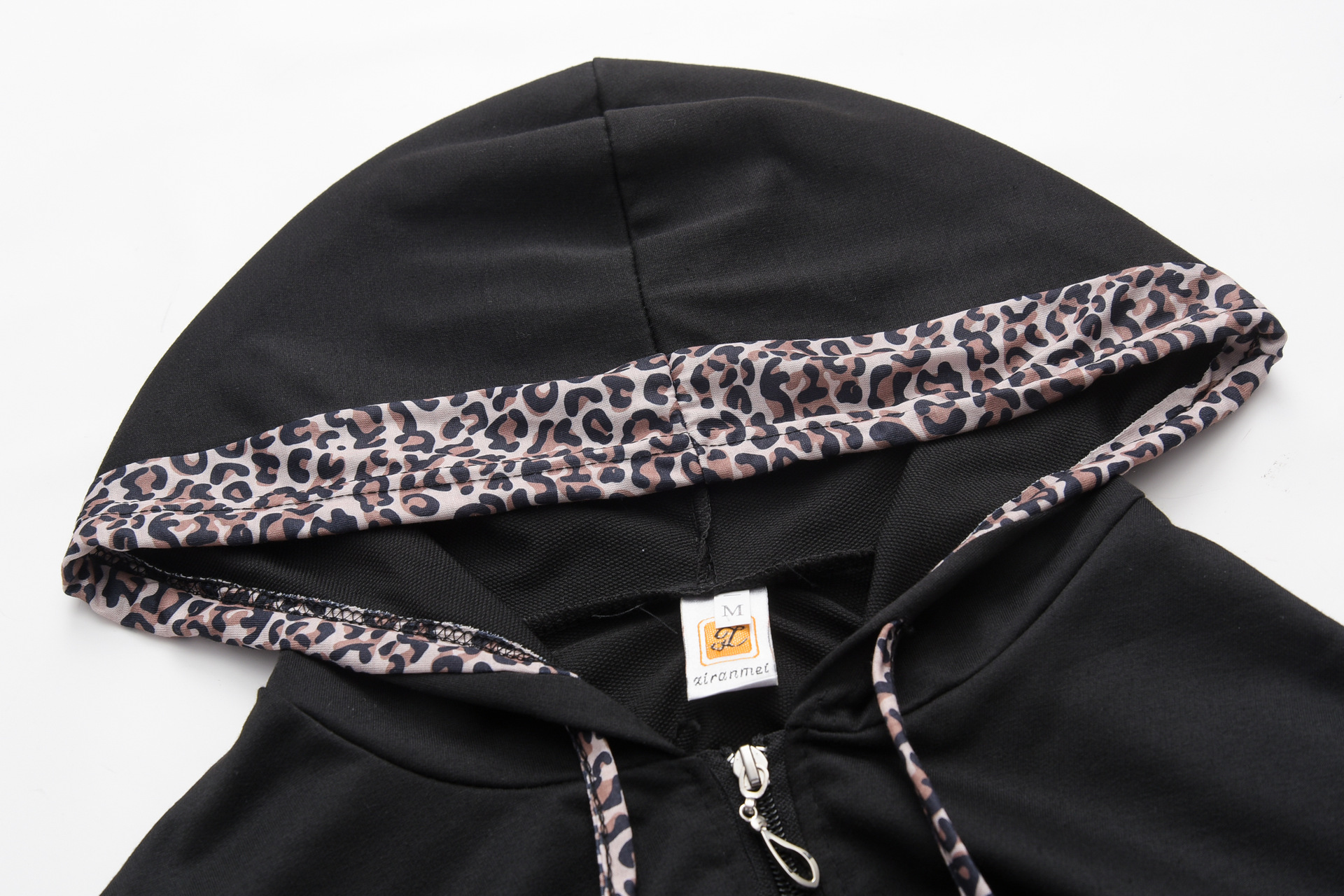 Pantalones con capucha y bolsillo de manga larga con estampado de leopardo y cremallera con estampado de terciopelo NSYF1825