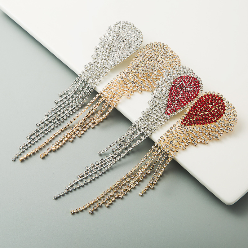 Fashion Heart-shaped Design Alloy Claw Chain Earrings Yiwu Nihaojewelry Wholesale Diamond Long Tassel Earrings Luxury Earrings display picture 3