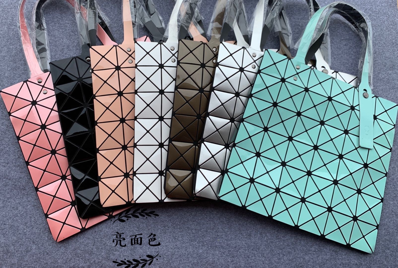 Borsa a spalla singola con griglia geometrica a diamante pieghevole a forma di diamante opaco in PU in Giappone_voghion.com