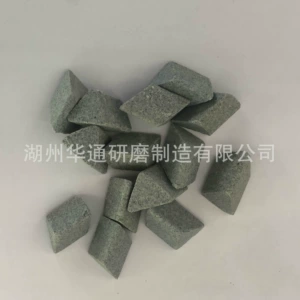 [厂家定制直销菱形研磨石 圆球棕刚玉磨块粗抛磨料耐磨]