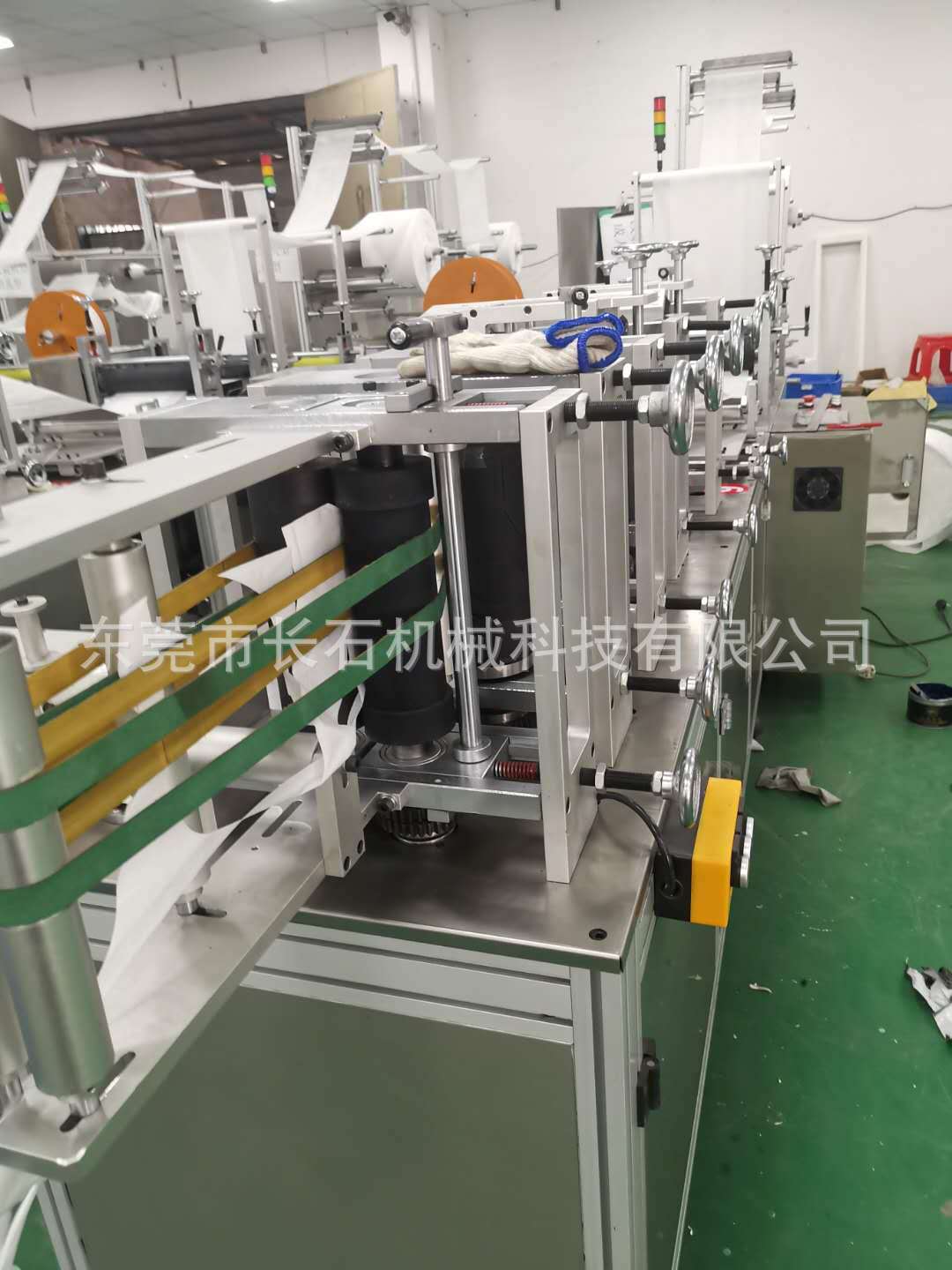 生产供应 KN95口罩机 全自动口罩出片机 kn95切片口罩机