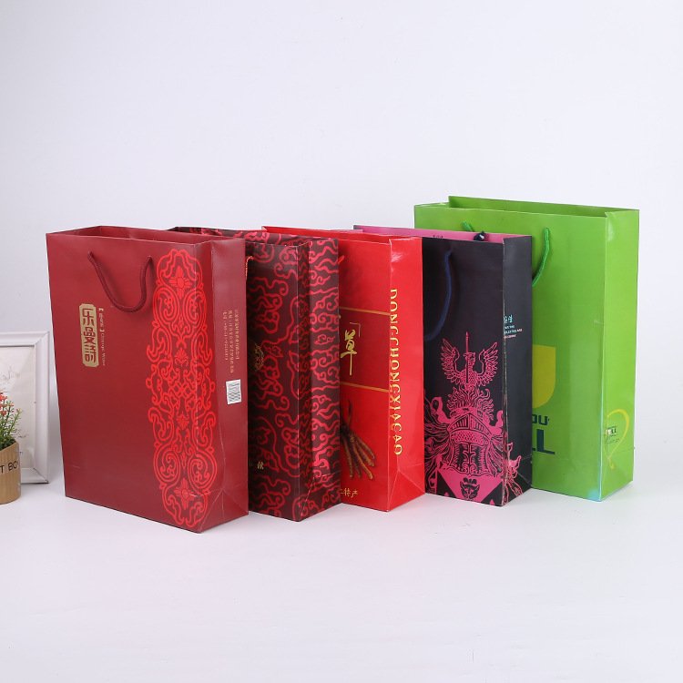 热销通用纸质服装包装袋手提纸袋定制白卡礼品袋牛皮纸收纳袋定制