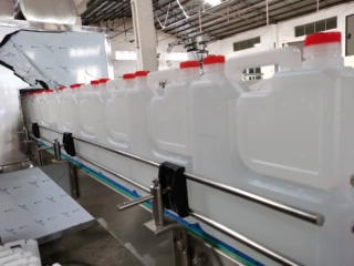定制生产灌装机定制定量4L异性瓶全自动酒类灌装机广东厂家