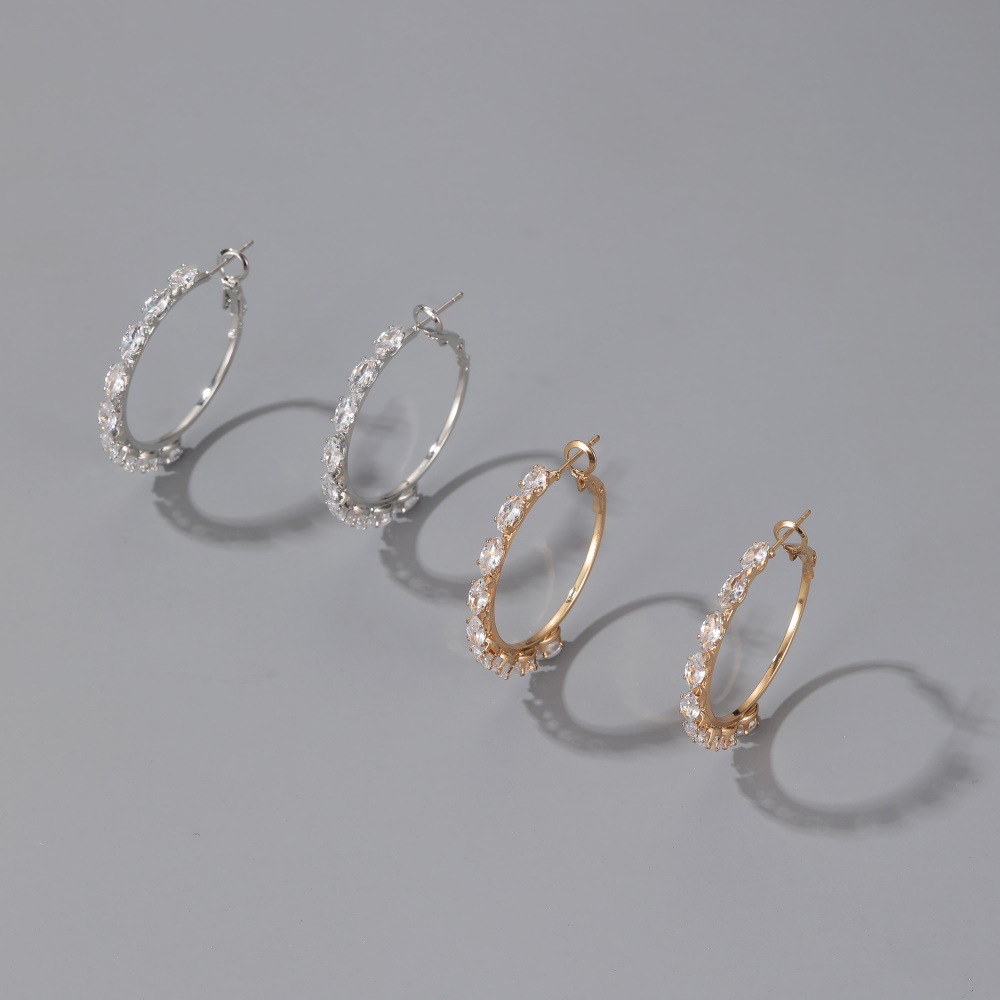 Fashion Hollow Simple Geometric Earrings Ladies Elegant Crystal Round Earrings Wholesale Nihaojewelry display picture 7