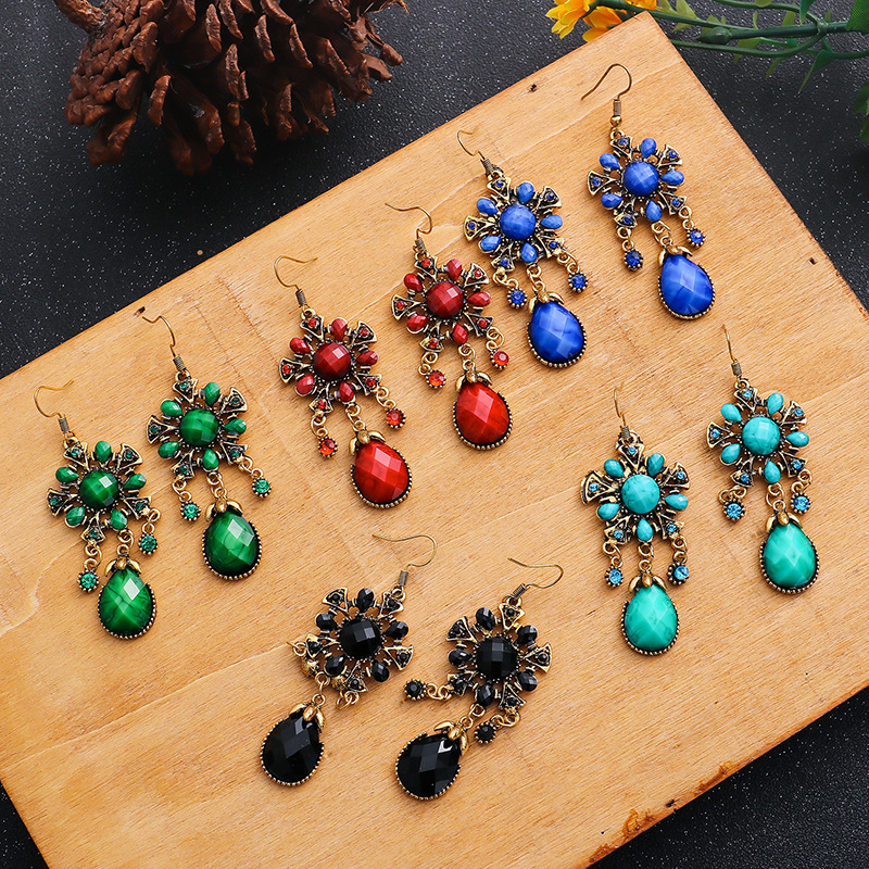 Fashion Hollow Long Ethnic Style Earrings Diamond-studded Alloy Earrings display picture 1
