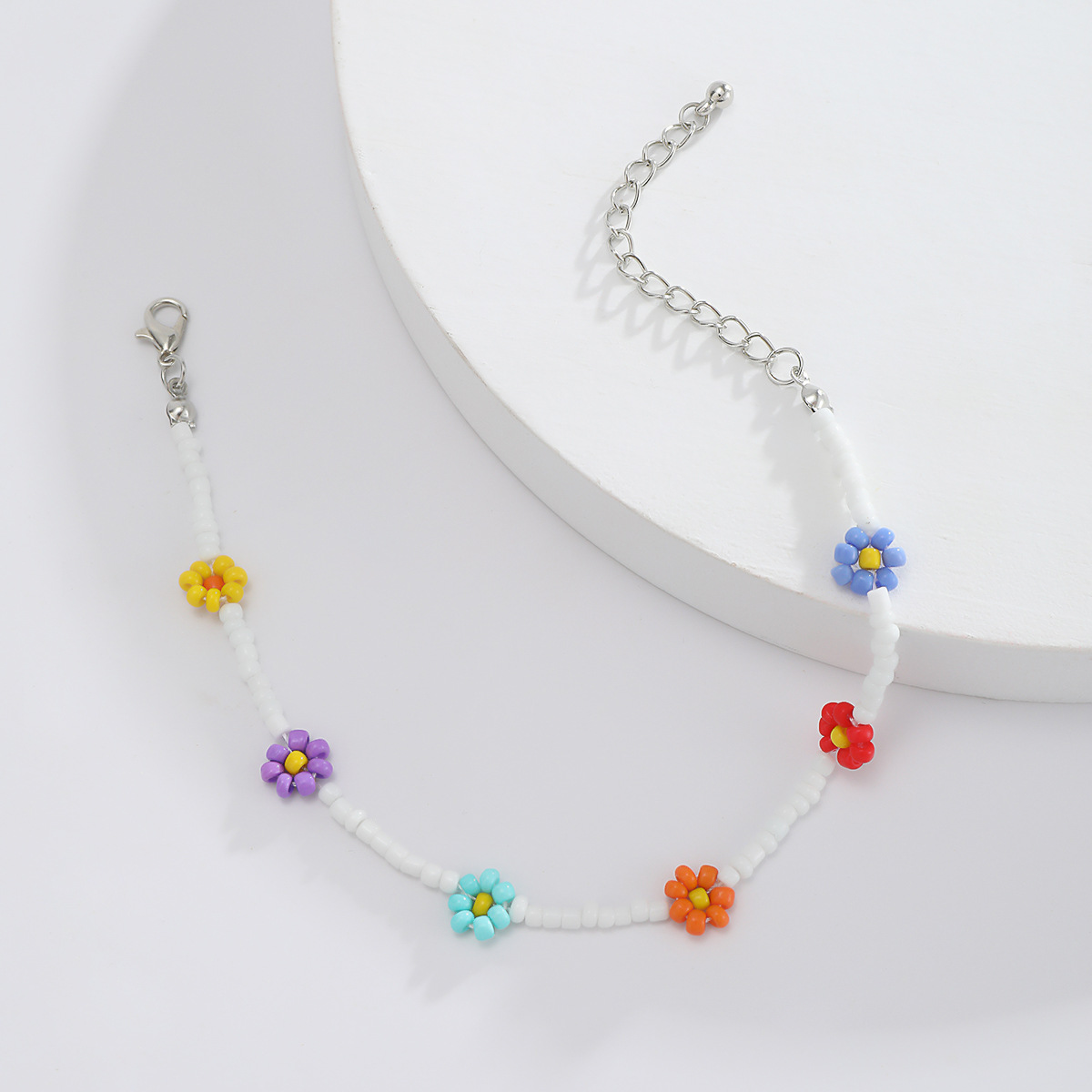 Creative Jewelry Small Daisy Necklace Simple Rice Bead Necklace Wholesale Nihaojewelry display picture 12