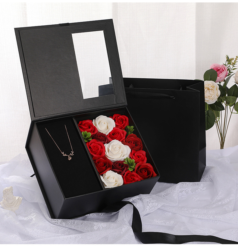 Романтическая таинственная подарочная коробка 10 апреля 2020 года.
