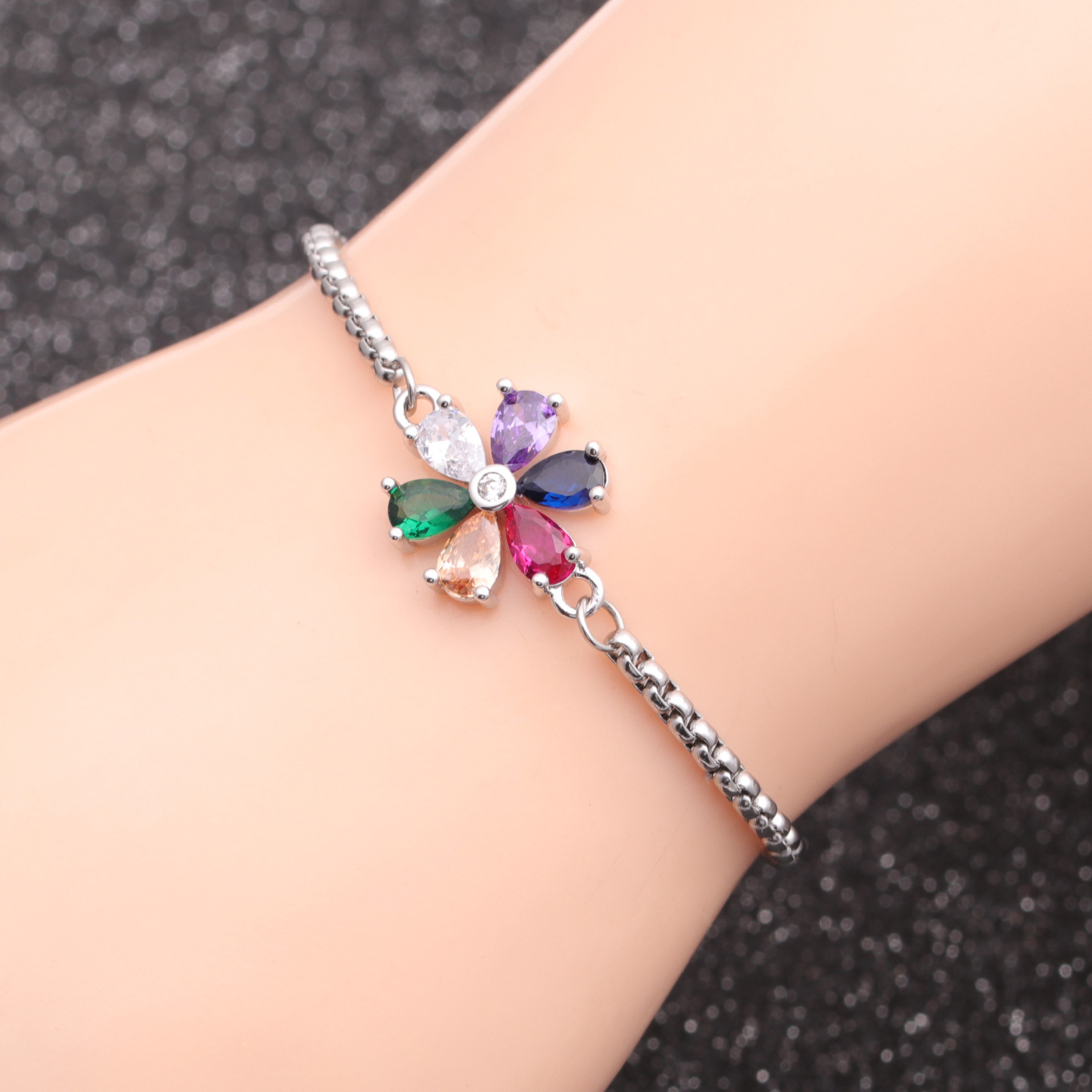Copper Adjustable Chain Colorful Flower Bracelet display picture 5