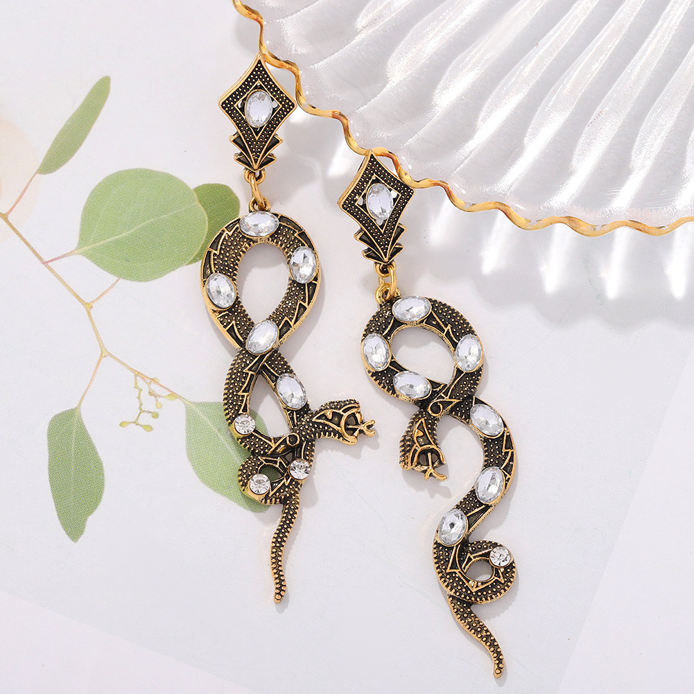 Hot Selling Exaggerated Snake Inlaid Pearl Python Earrings display picture 7