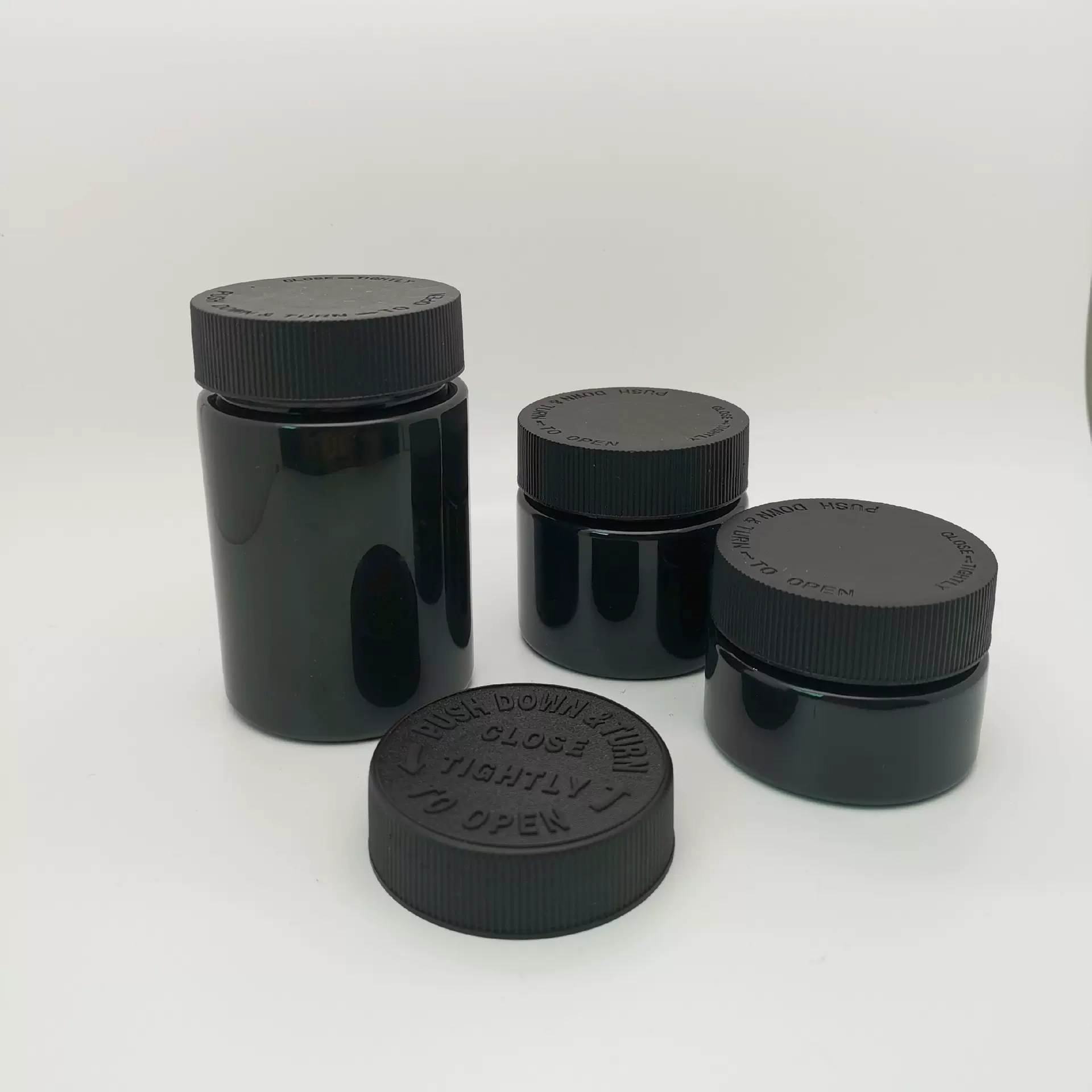 批发50 80 120ml大麻塑料罐配儿童防护压旋盖安全盖CRC塑料瓶盖