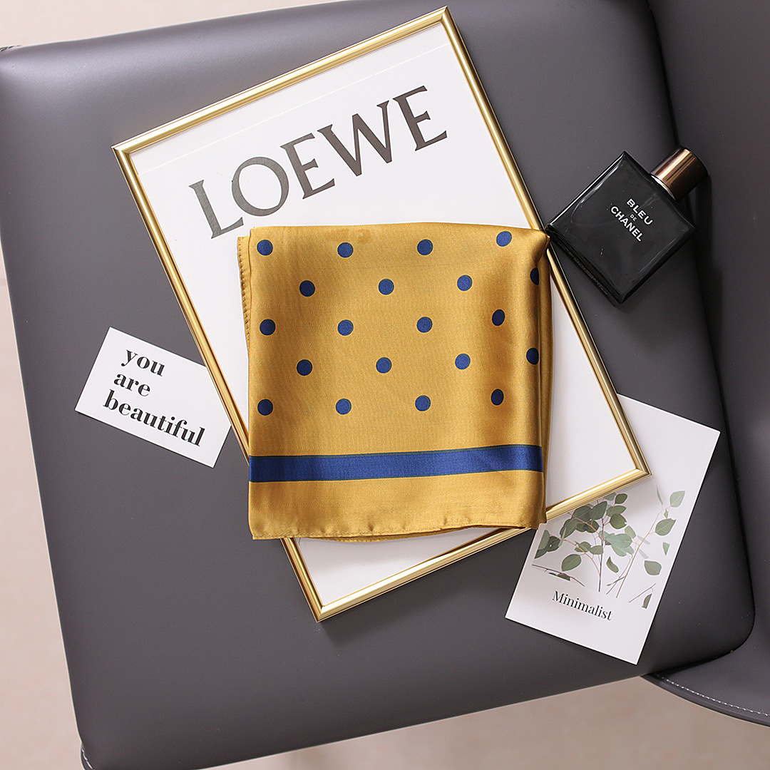 Sciarpa classica in stile Instagram con griglia a mille uccelli, versatile in primavera, estate, autunno, piccola piazza professionale per_voghion.com