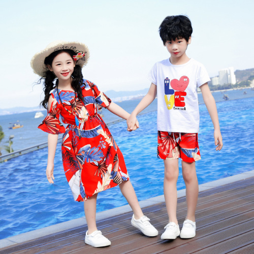 Summer parent-child clothing for a family of three, stylish mother-daughter dresses, beach and seaside vacation family short-sleeved T-shirt suits