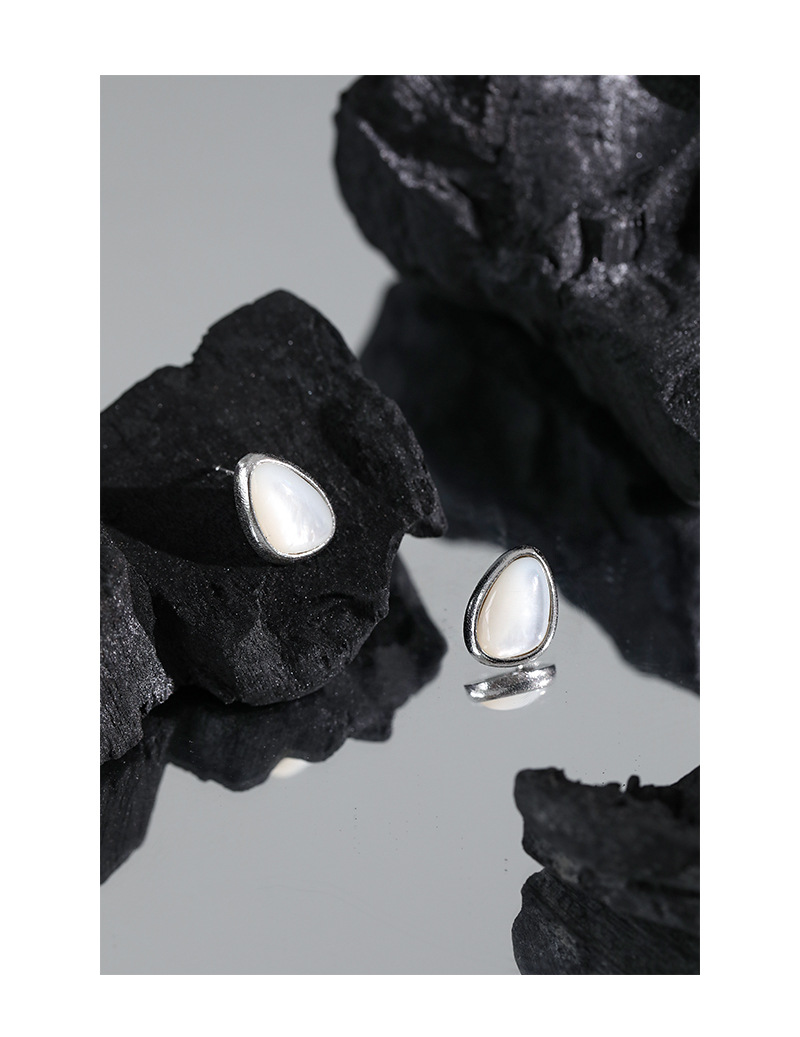 596 Korean Version Of Design Sense Drop-shaped Shell Stone S925 Sterling Silver Earrings display picture 11