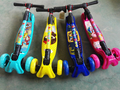 儿童滑板车贝伊乐 印花卡通 4轮 童车 儿童滑板车中号