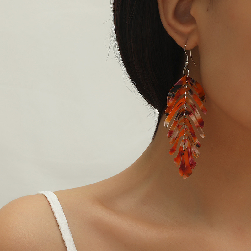 Fashion New Resin Personality Creative Leaf-shaped Earring European And American Simple Retro Trend Exaggerated Elegant Wild Earrings display picture 1