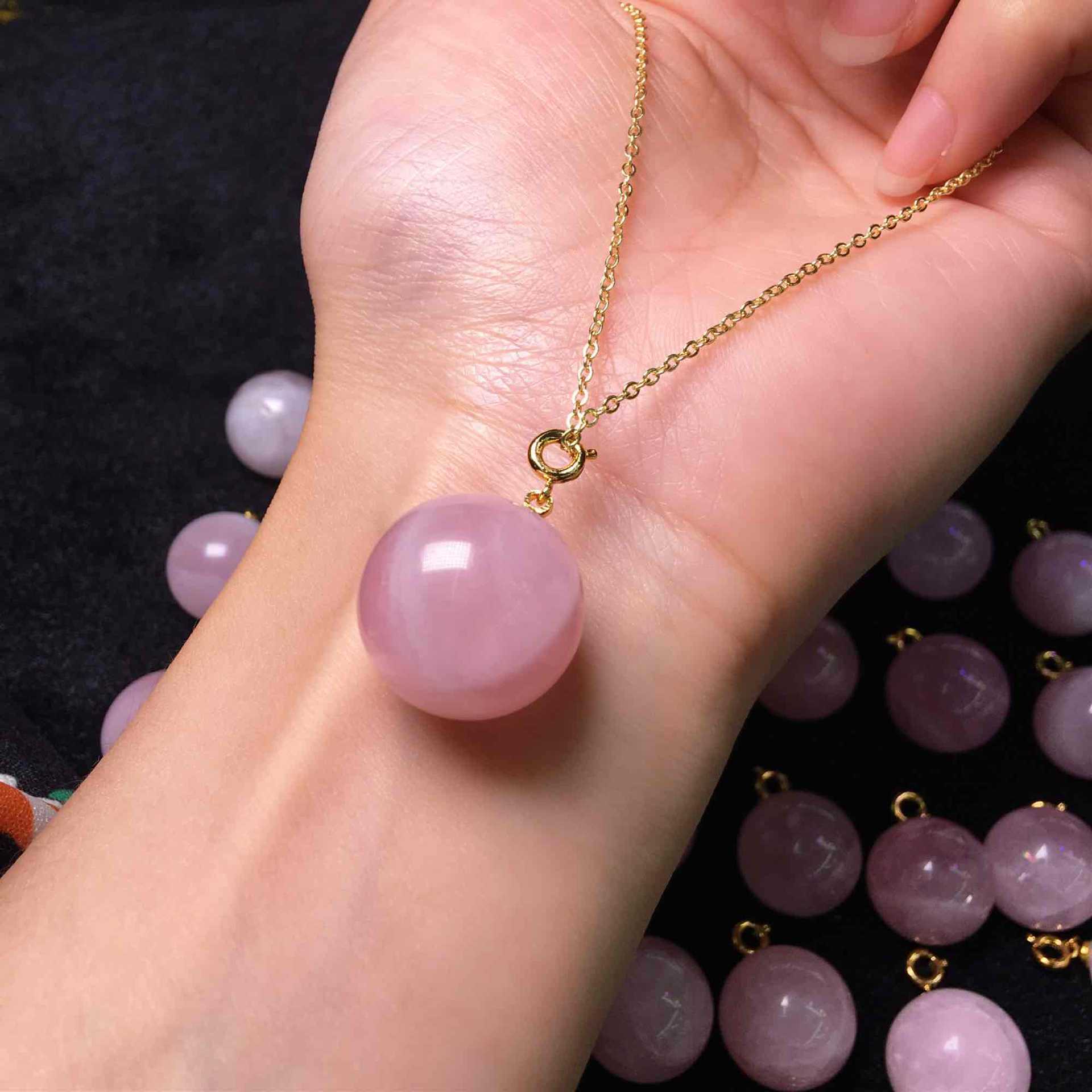 马达加斯加粉晶吊坠 转运珠吊坠 粉晶圆珠项链 天然水晶粉红魅力