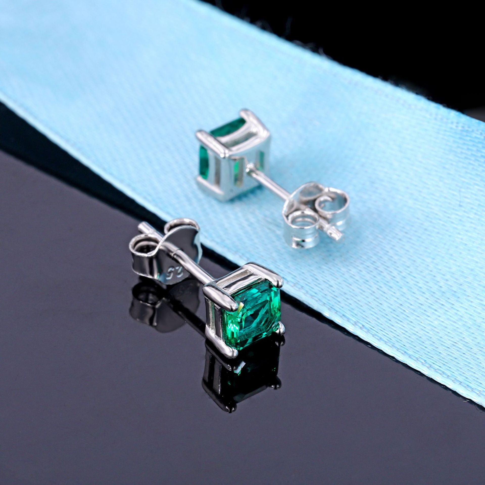 1 Pair Simple Style Shiny Square Inlay Sterling Silver Lab-grown Gemstone Ear Studs display picture 2