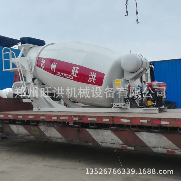 绵阳小型搅拌车 增压发动机马力足爬坡能力强三轮混凝土罐车价格