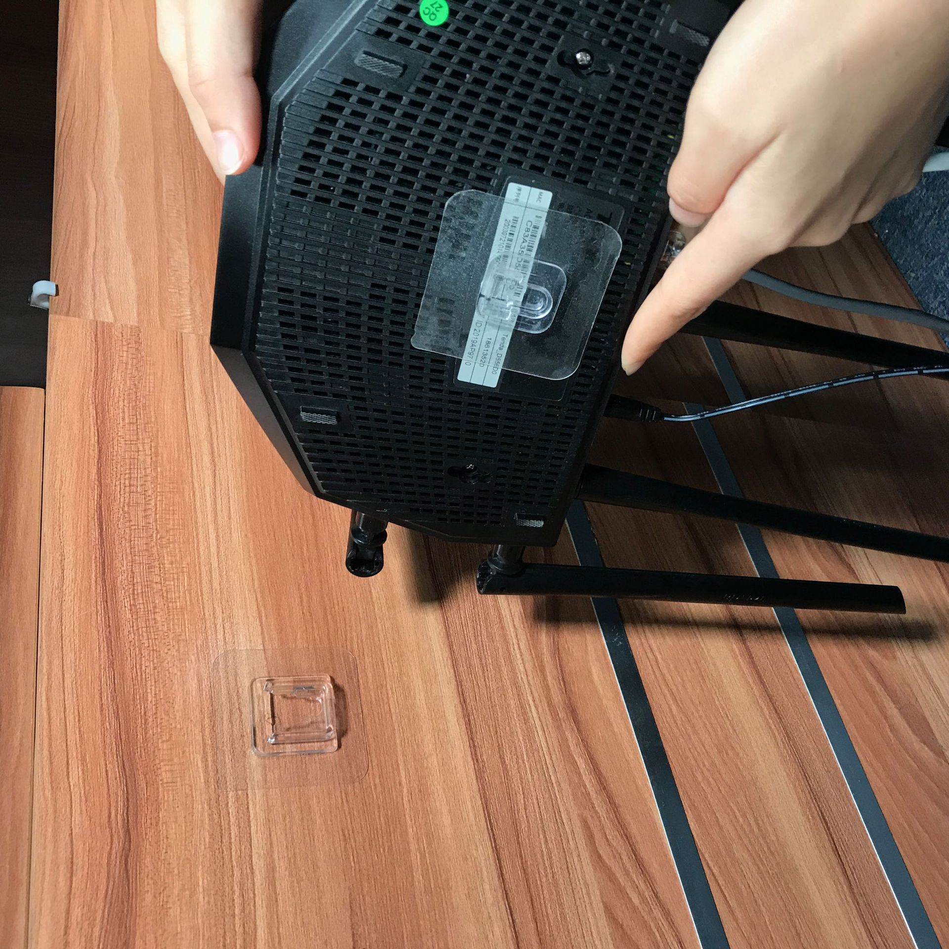 排插固定器免打孔无痕卡扣挂钩粘胶透明墙壁字母扣厨房浴室双面|ms