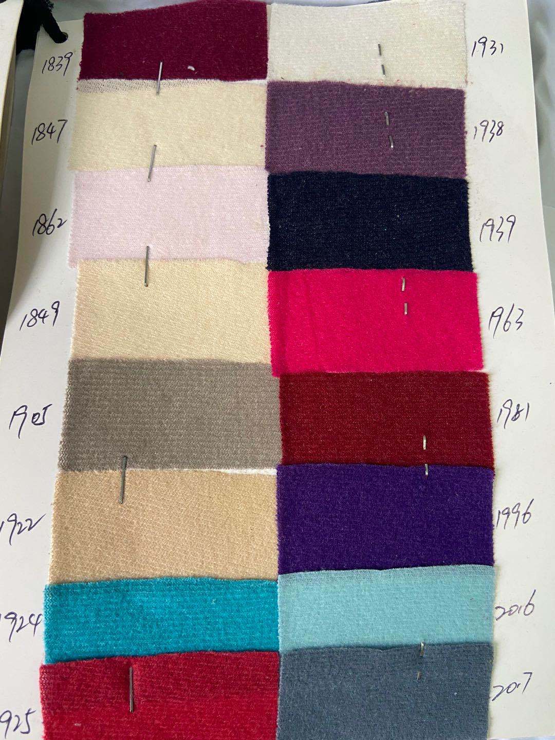 En stock suministro de tela cepillada tela velcro hebilla tela de peluche de juguete de tela de urdimbre tejido de poliéster de punto