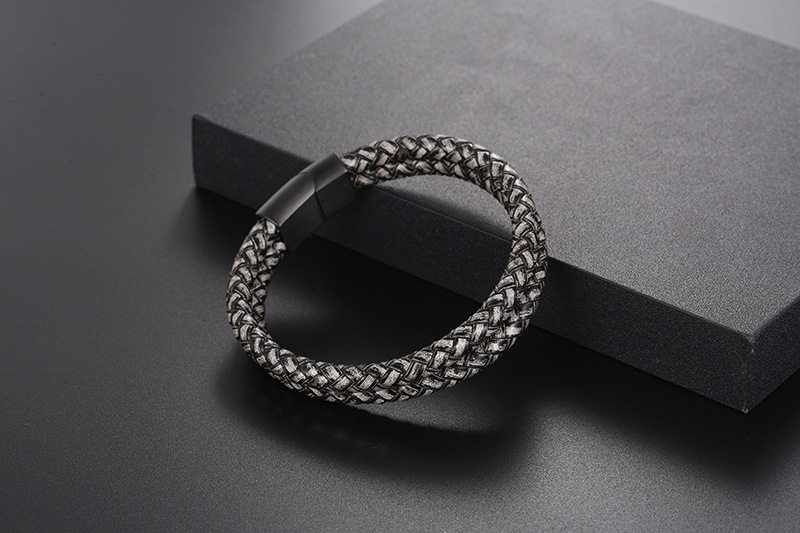 Street Trendy Male Hip-hop  Titanium Steel Magnetic Buckle Bracelet display picture 5