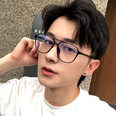 Men with black-frame glasses can pair them with myopia lenses, offering eye protection for both phones and computers. Women’s large-frame, round-face designs help create a slimmer look.