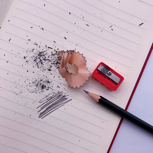 Single-hole pencil sharpener for sharpening pencils for children and students, wholesale sharpening eyebrow pencil sharpener, reusable