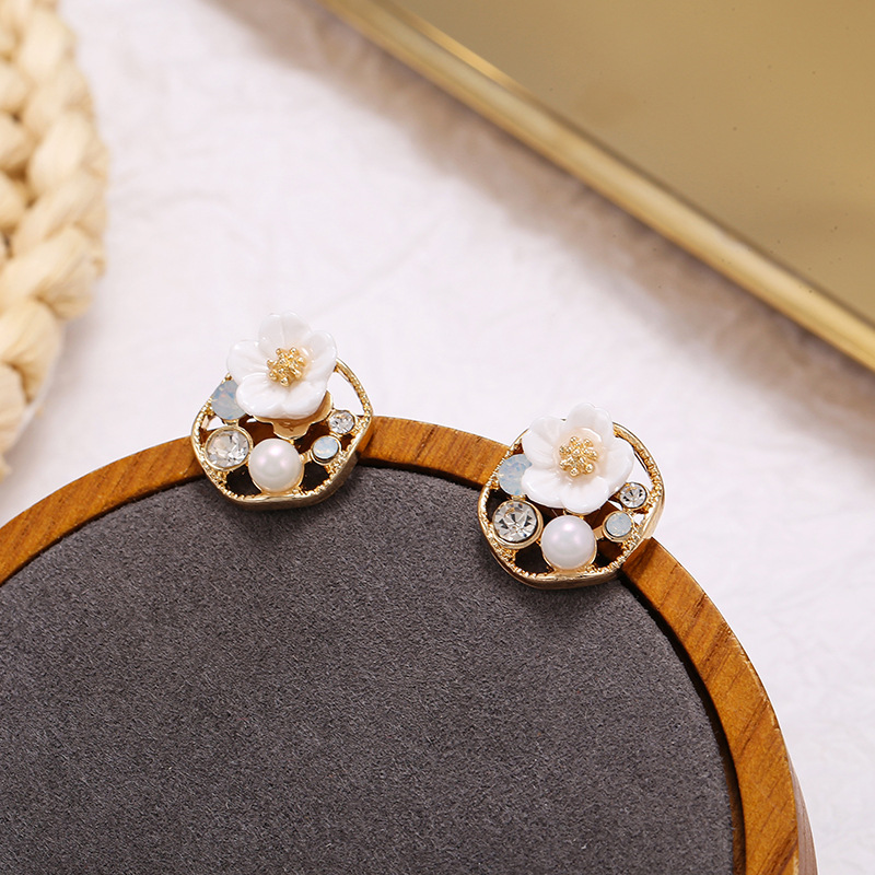 S925 Silver Needle Flower Geometric Round Hollow Diamond Simple Pearl Earrings Wholesale Nihaojewelry display picture 8