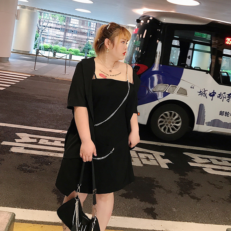 胖mm夏大码暗黑冷淡风链条不规则吊带连衣裙内搭显瘦小黑裙200斤
