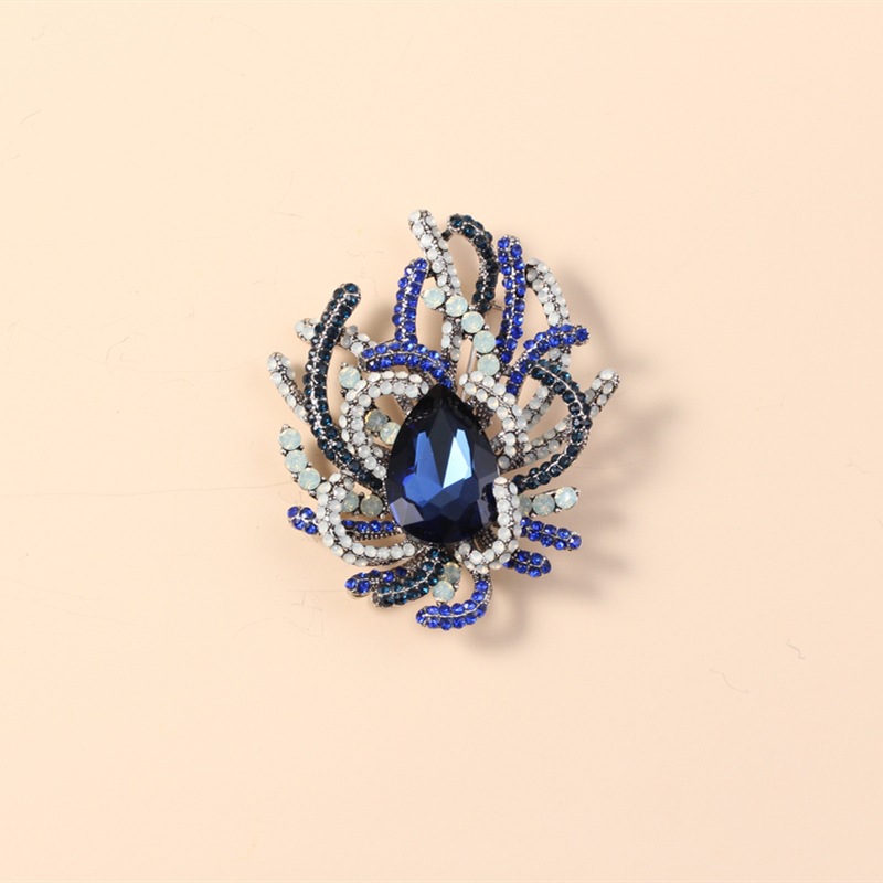 Fashion  Creative Exaggerated Crystal Diamond Brooch display picture 10