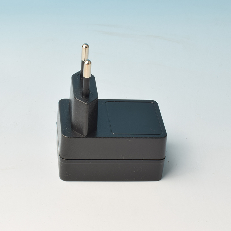 12W USB欧规 5V1.5A 2A 2.4A CE灯具玩具类开关电源 过认证充电器