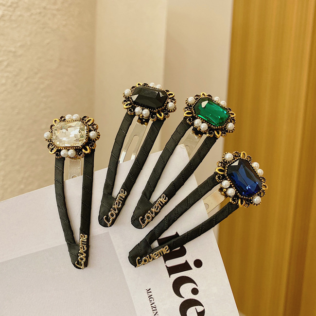 Korea's Inlaid Pearl Rhinestone Hairpin Handmade Bangs Clip Small Fragrance Style Hair Accessories Wholesale display picture 8