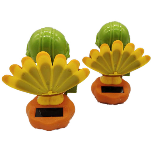 Cross-border new solar creative swinging turkey bobblehead doll Cartoon car ornaments children's toys gifts