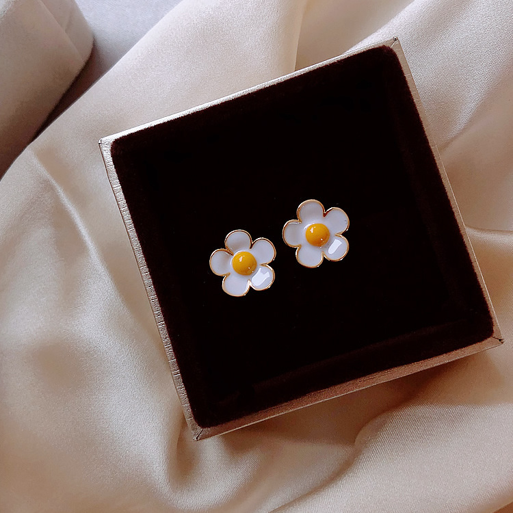 S925 Silver Needle Small Flower Earrings display picture 3