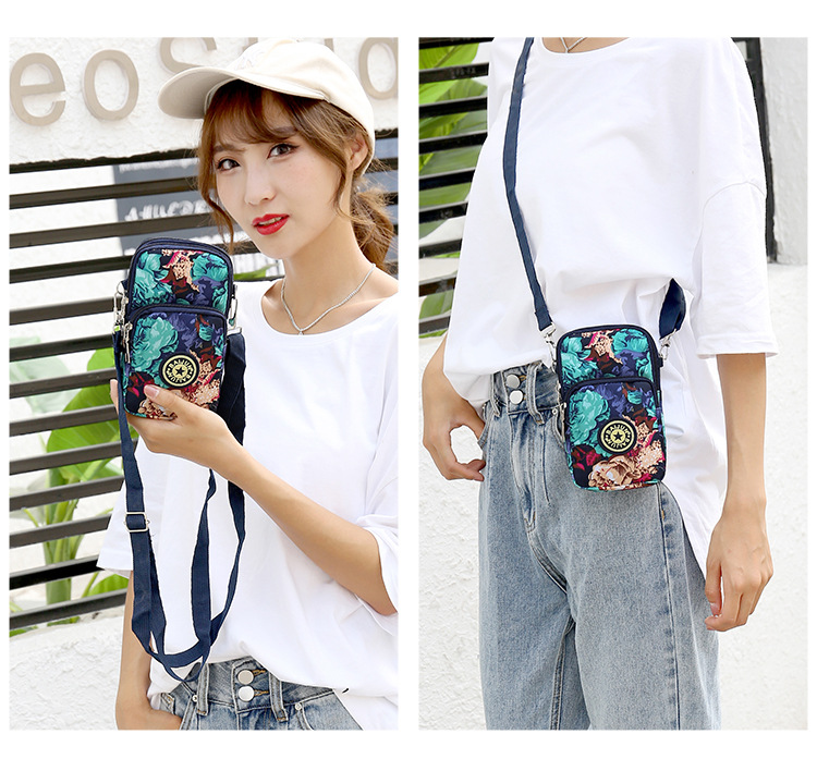 Women's Spring&summer Nylon Geometric Fashion Square Zipper Phone Wallet display picture 6