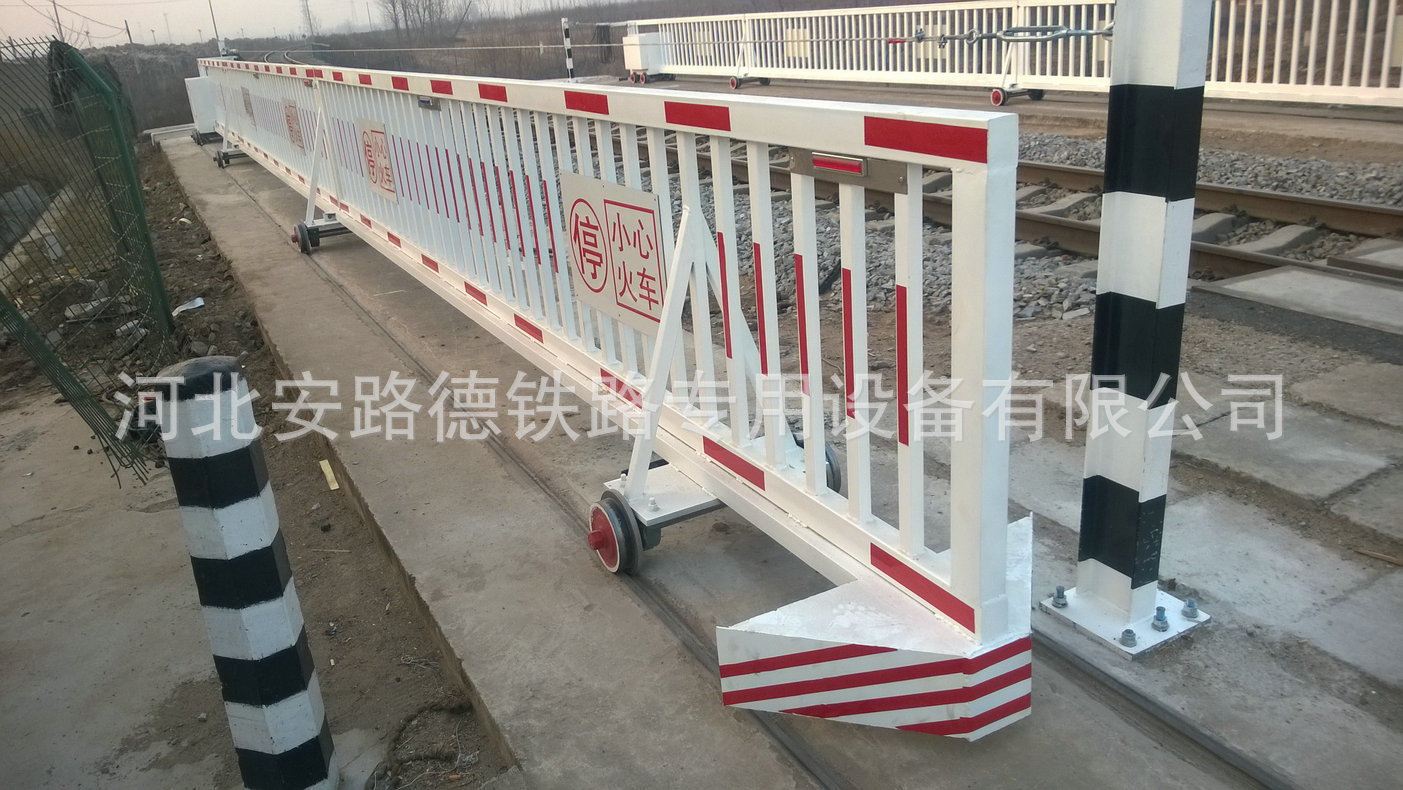 生产供应铁路道口栏门设备 铁路道口有轨栏门