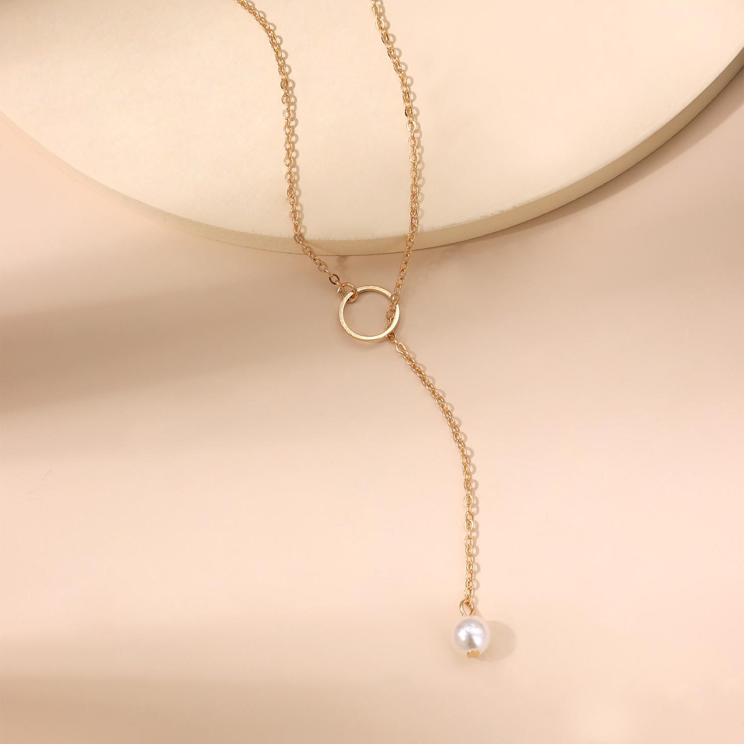 Commute Solid Color Gold Plated Alloy Wholesale Pendant Necklace display picture 2