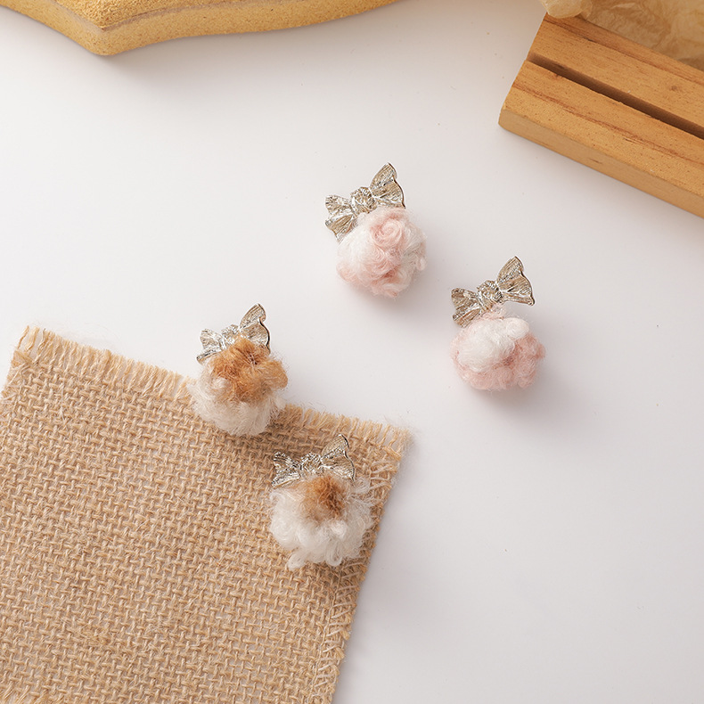 New Soft Lamb Hair Ball Bow Autumn And Winter Earrings display picture 5