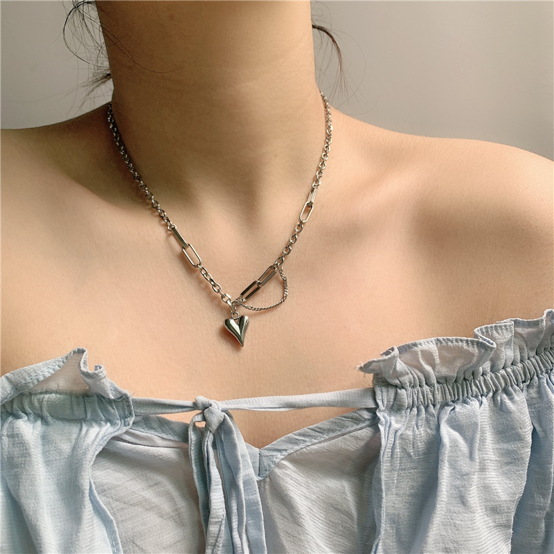 Korean Titanium Steel Niche Exquisite Love Pendant Clavicle Chain Necklace For Women display picture 5