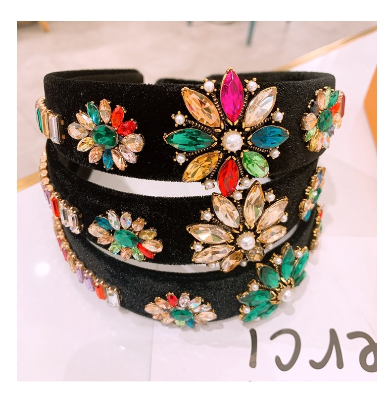 Baroque Large Rhinestone Flowers Velvet Comfortable Hair Band  Wholesale Nihaojewelry display picture 13